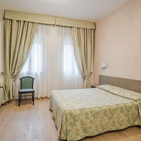Hotel Garibaldi 3*