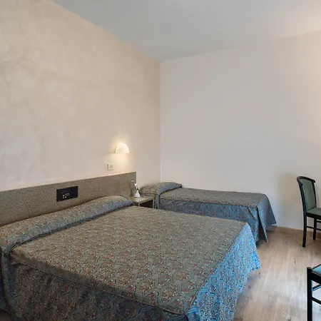 Garibaldi Hotel 3*