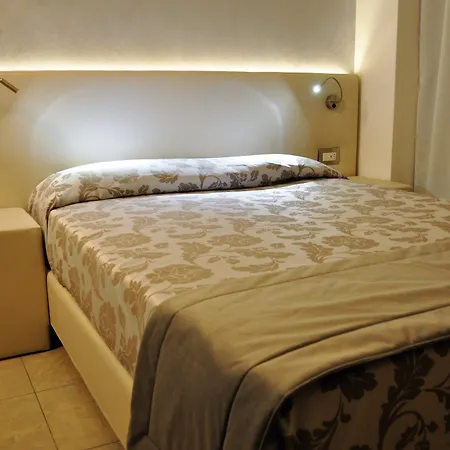 Garibaldi Hotel 3*
